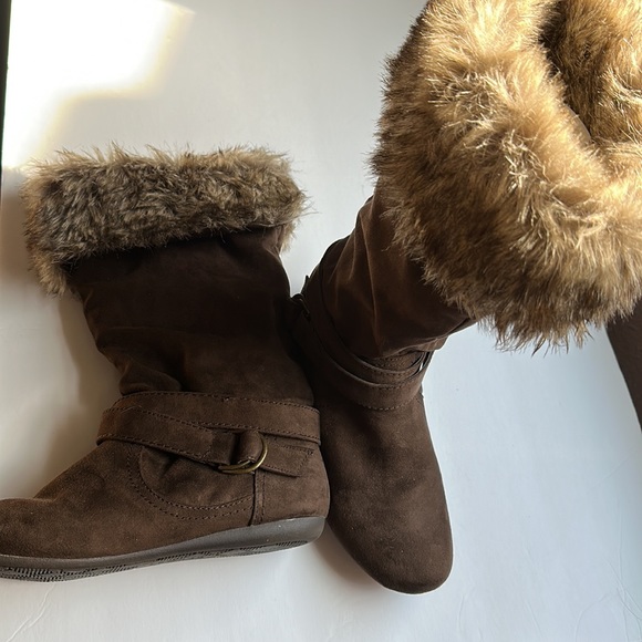 Report brand, faux fur boots. - Picture 4 of 6